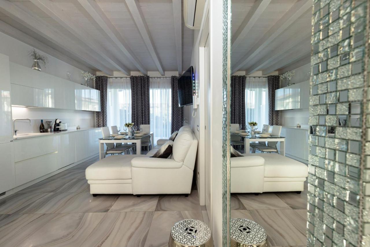 סירמיונה Apartment Blue Laguna מראה חיצוני תמונה